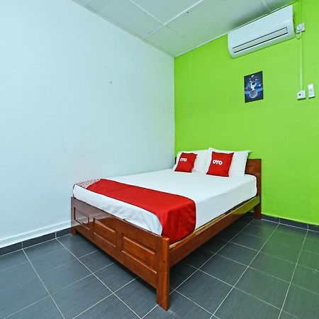Oyo 90315 Chalet Pantai Rantau Panjang Kuala Rompin Buitenkant foto