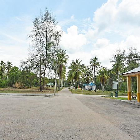 Oyo 90315 Chalet Pantai Rantau Panjang Kuala Rompin Buitenkant foto