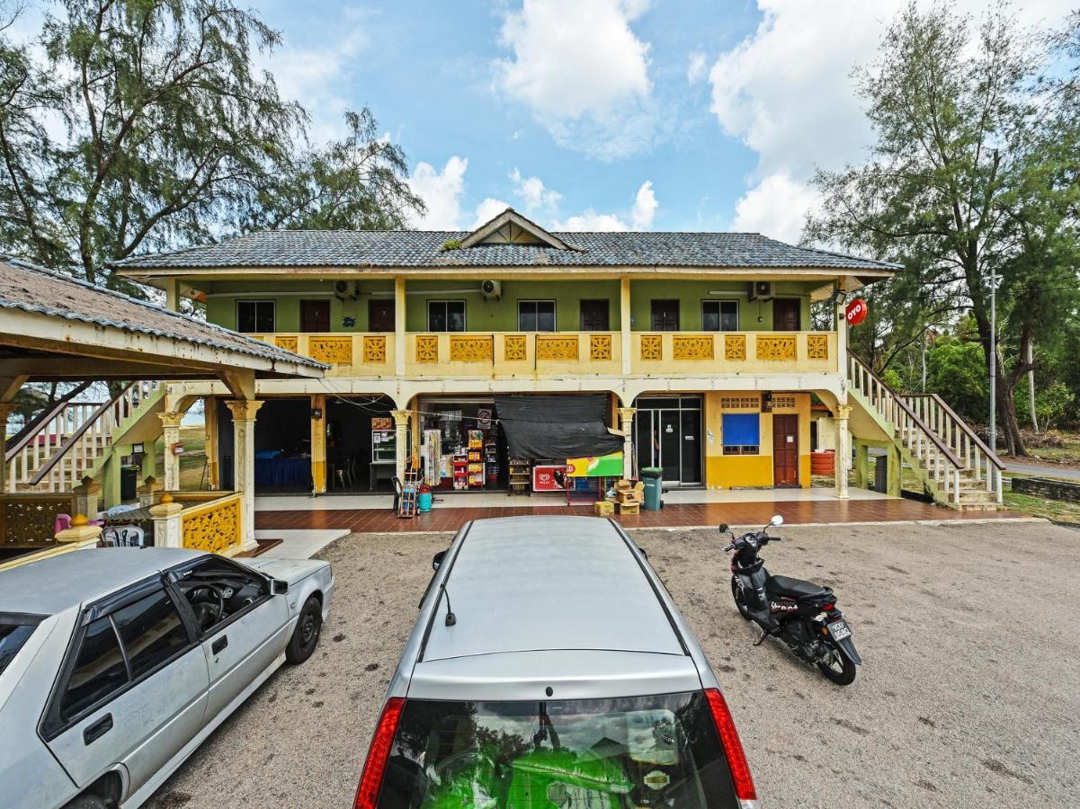 Oyo 90315 Chalet Pantai Rantau Panjang Kuala Rompin Buitenkant foto