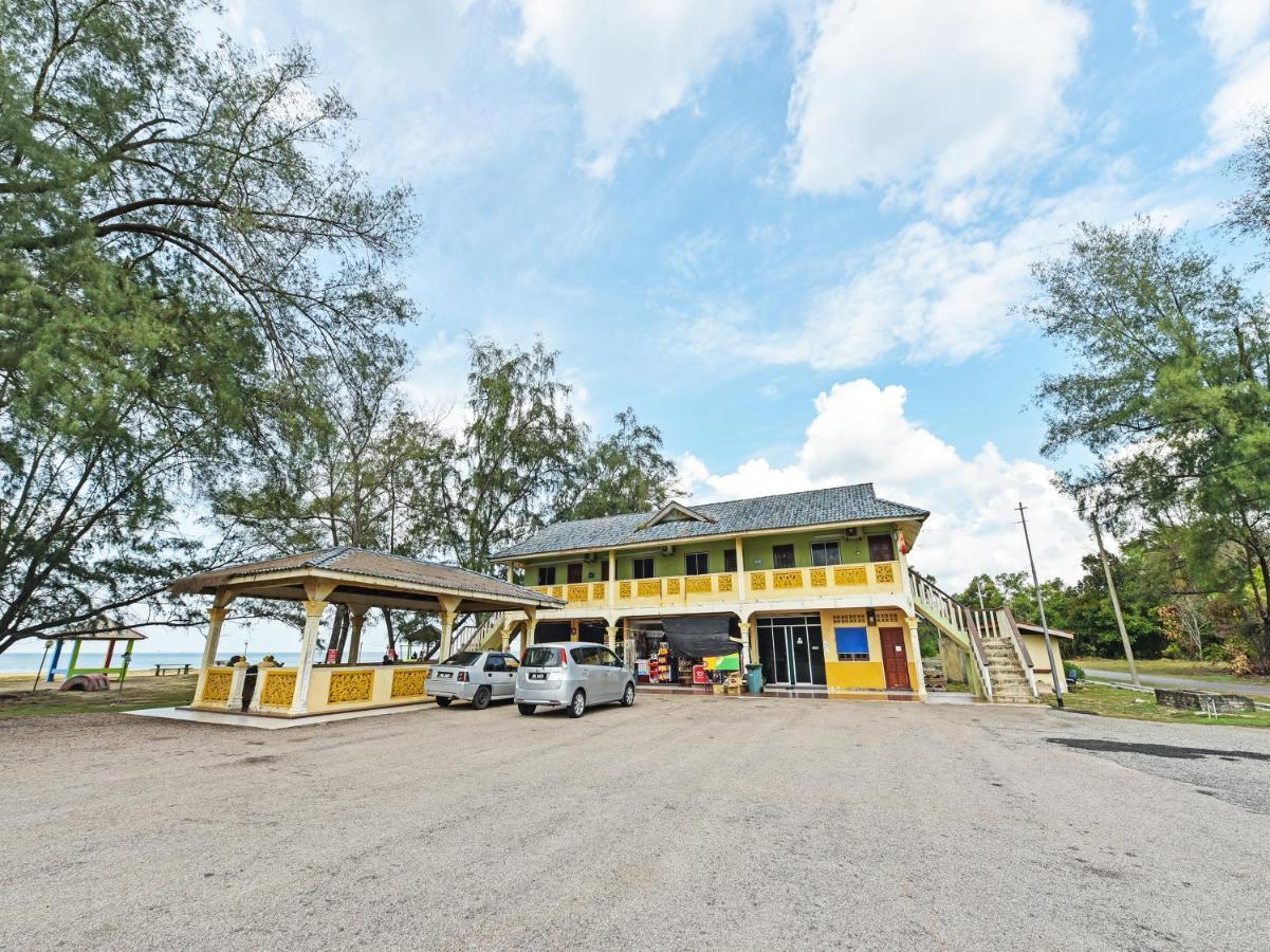 Oyo 90315 Chalet Pantai Rantau Panjang Kuala Rompin Buitenkant foto