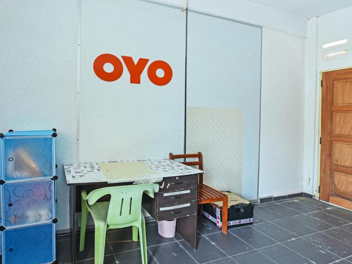 Oyo 90315 Chalet Pantai Rantau Panjang Kuala Rompin Buitenkant foto