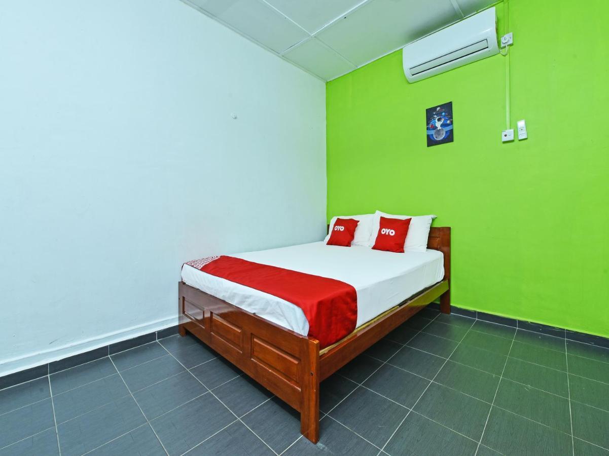 Oyo 90315 Chalet Pantai Rantau Panjang Kuala Rompin Buitenkant foto