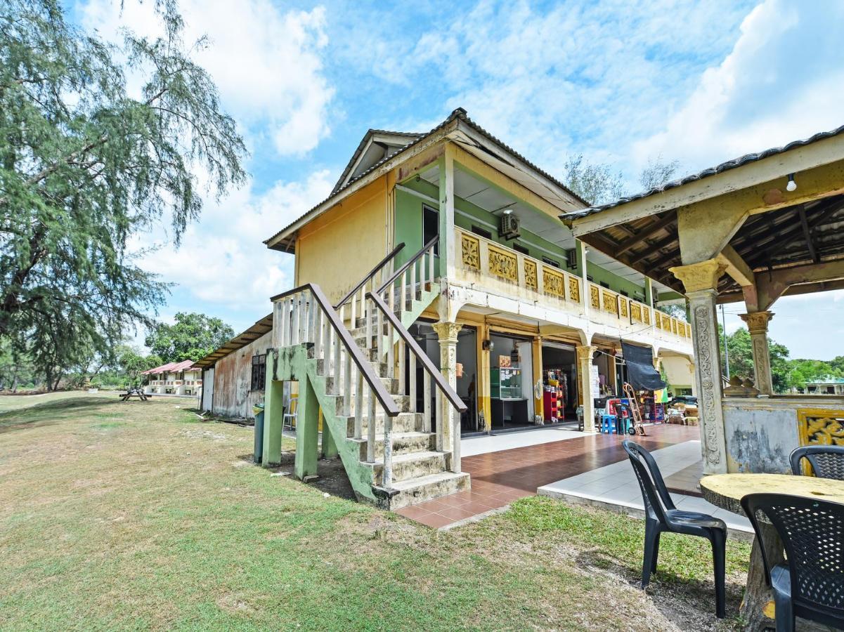 Oyo 90315 Chalet Pantai Rantau Panjang Kuala Rompin Buitenkant foto