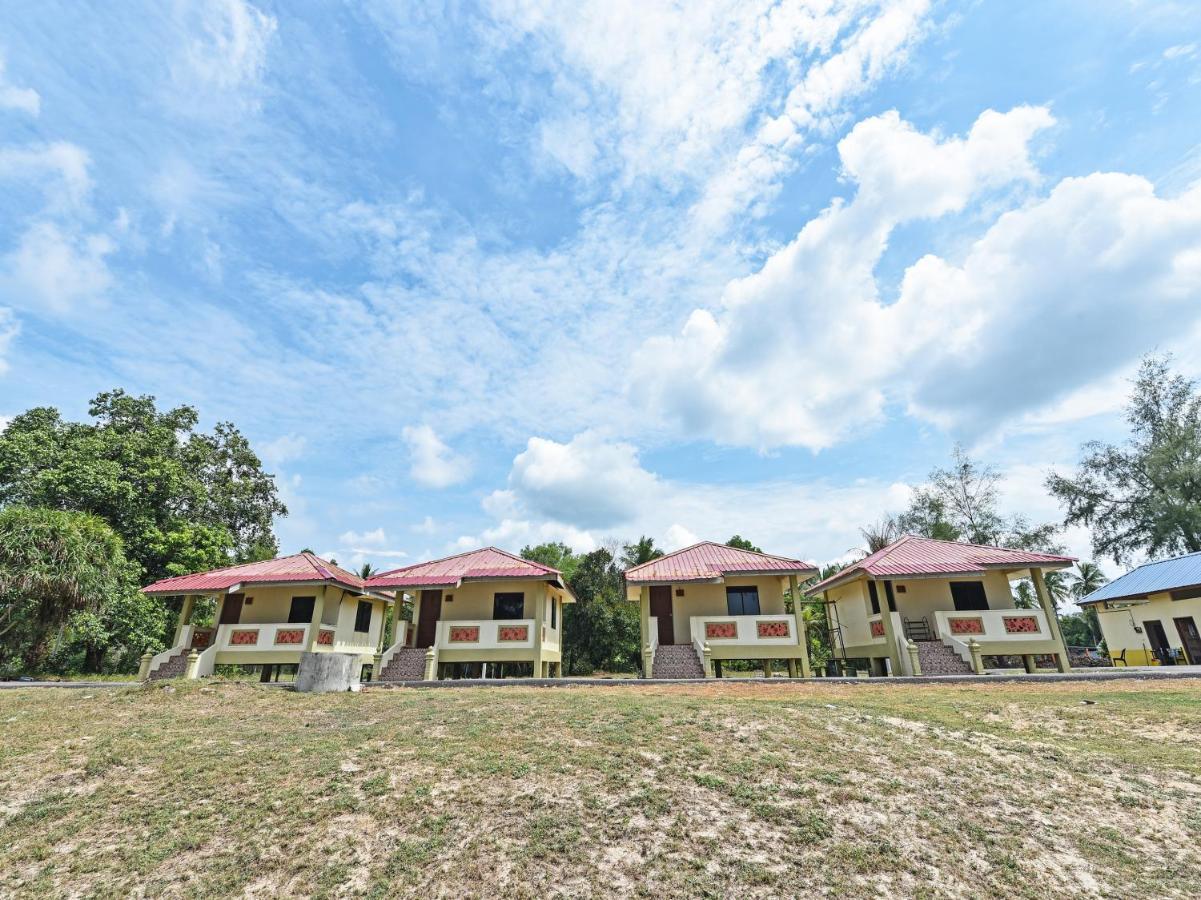 Oyo 90315 Chalet Pantai Rantau Panjang Kuala Rompin Buitenkant foto