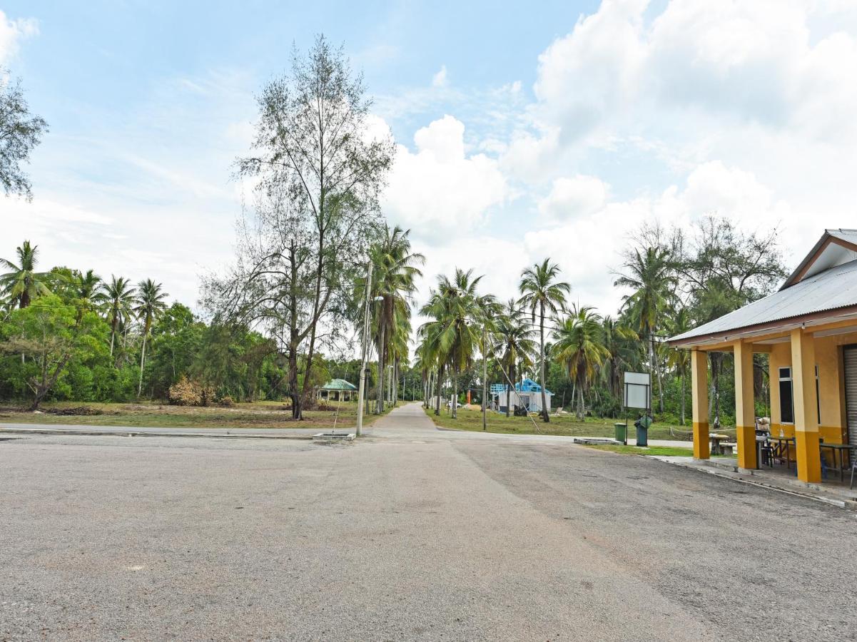Oyo 90315 Chalet Pantai Rantau Panjang Kuala Rompin Buitenkant foto