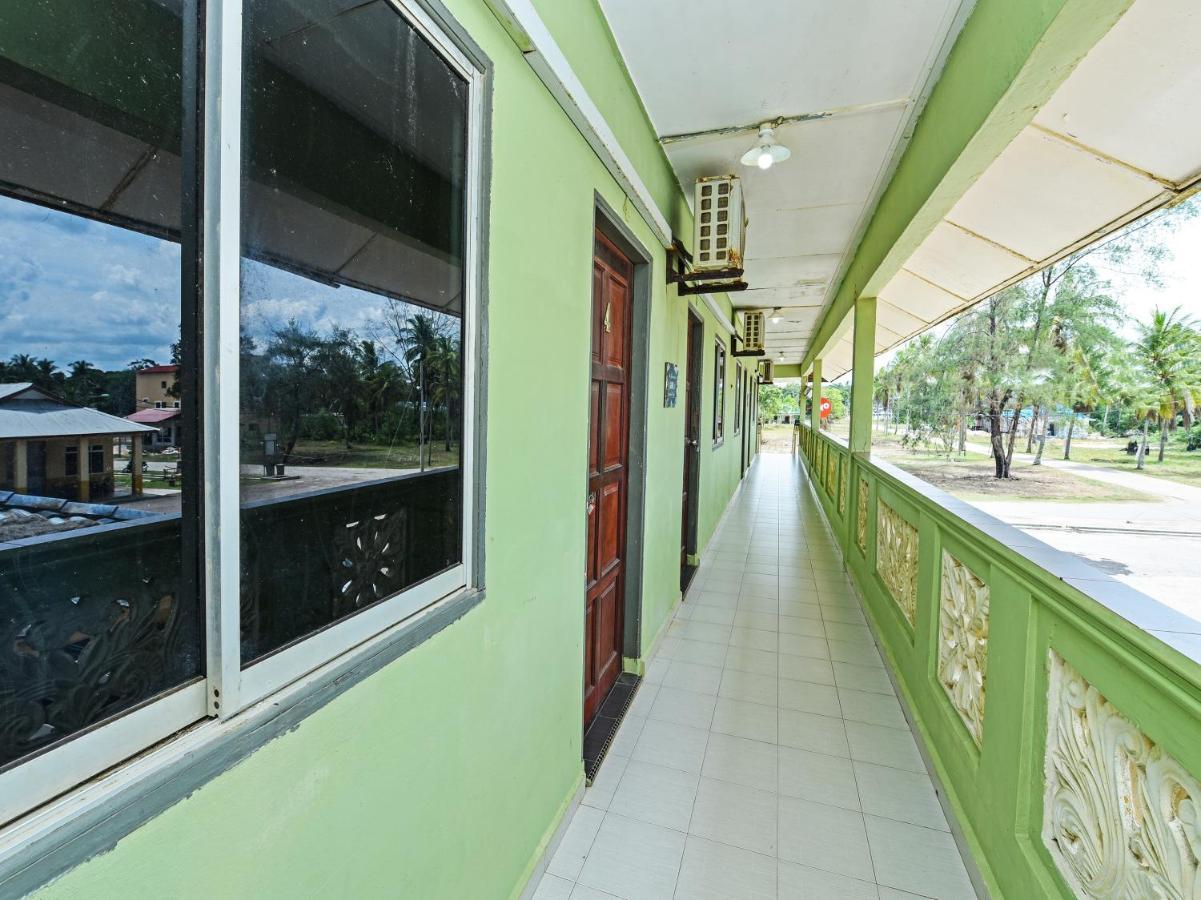 Oyo 90315 Chalet Pantai Rantau Panjang Kuala Rompin Buitenkant foto