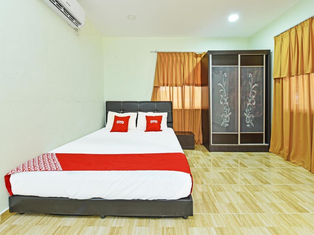 Oyo 90315 Chalet Pantai Rantau Panjang Kuala Rompin Buitenkant foto