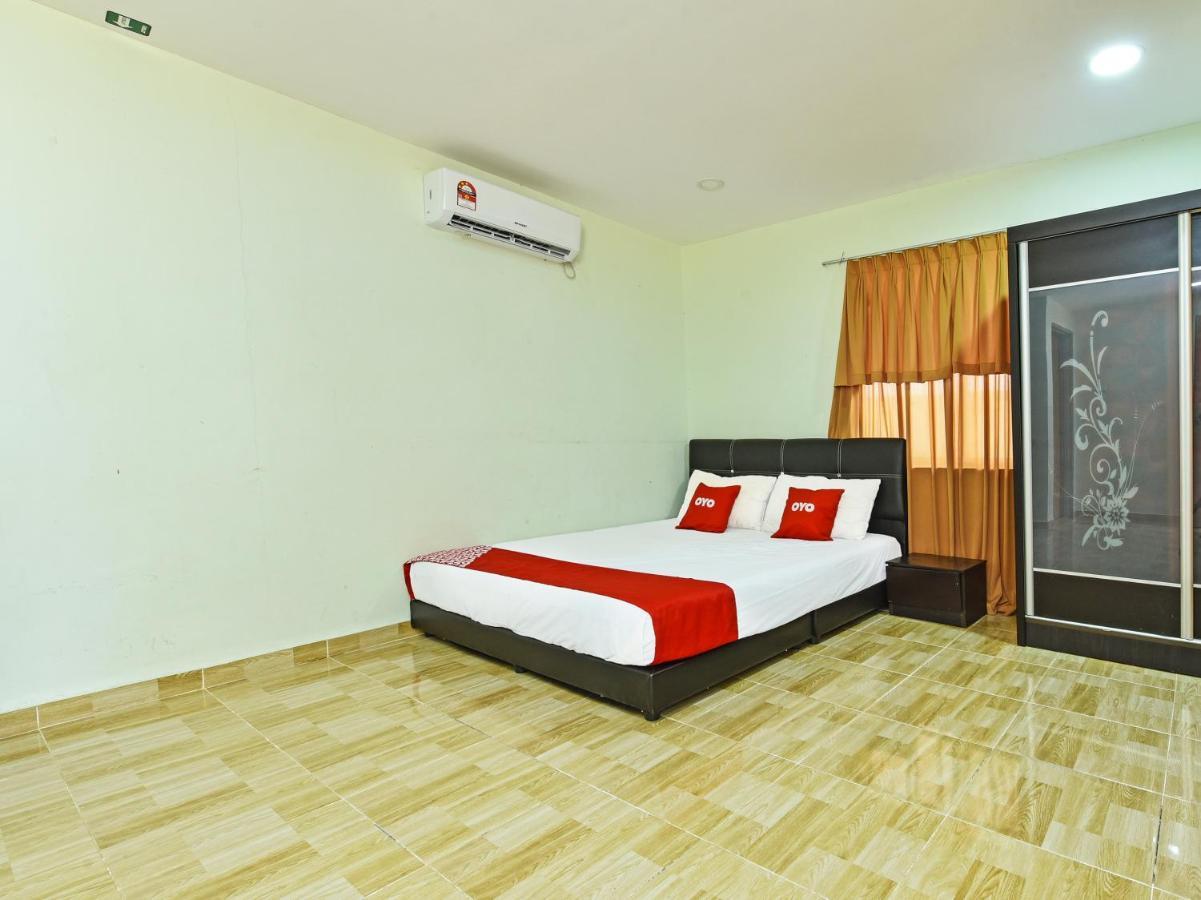 Oyo 90315 Chalet Pantai Rantau Panjang Kuala Rompin Buitenkant foto